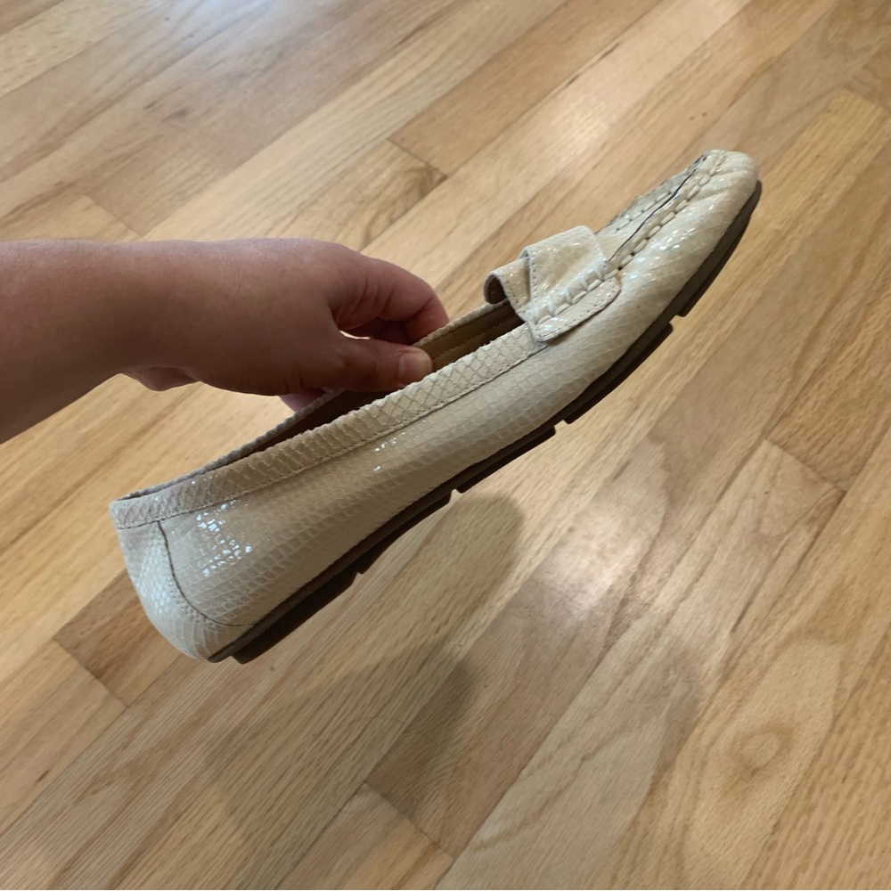 Vionic Larrun Women's Ivory Snake Pattern
Orthotic Slip on Loafers Size 8.5 - Picture 5 of 8